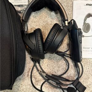 Bose Aviation Headset in Black